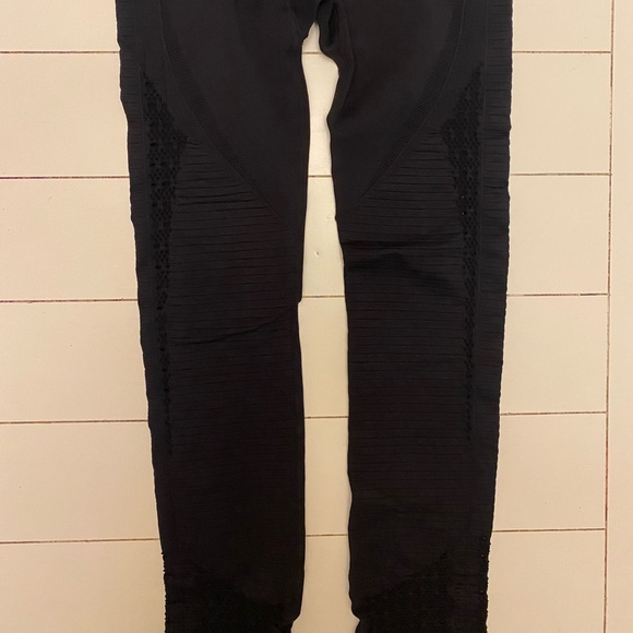 Gymshark leggings - size small or XS ( see photos for measurements) - Picture 5 of 11